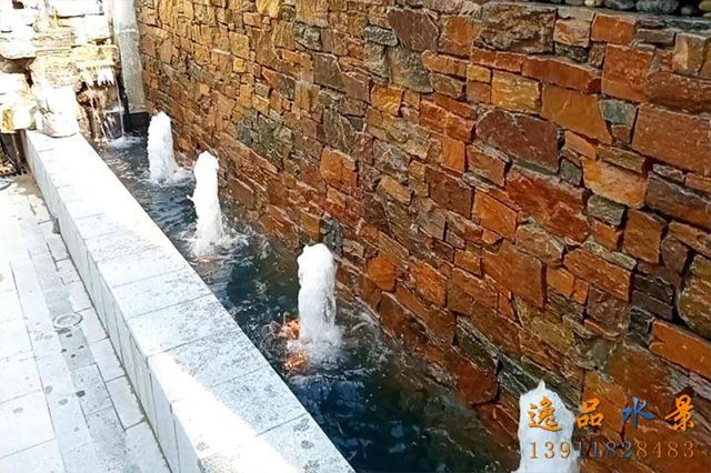 選擇水幕墻廠家應(yīng)當(dāng)關(guān)注哪些方面？